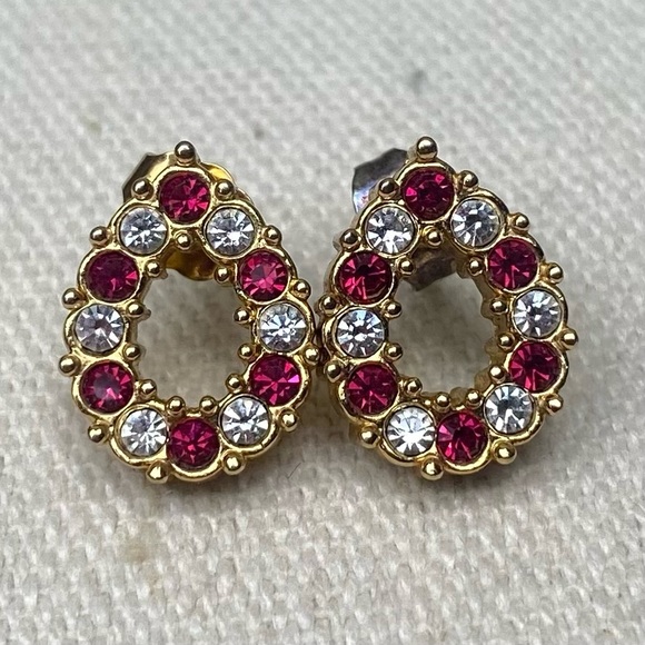 Avon Jewelry - Vintage AVON Golden Wreath Earrings